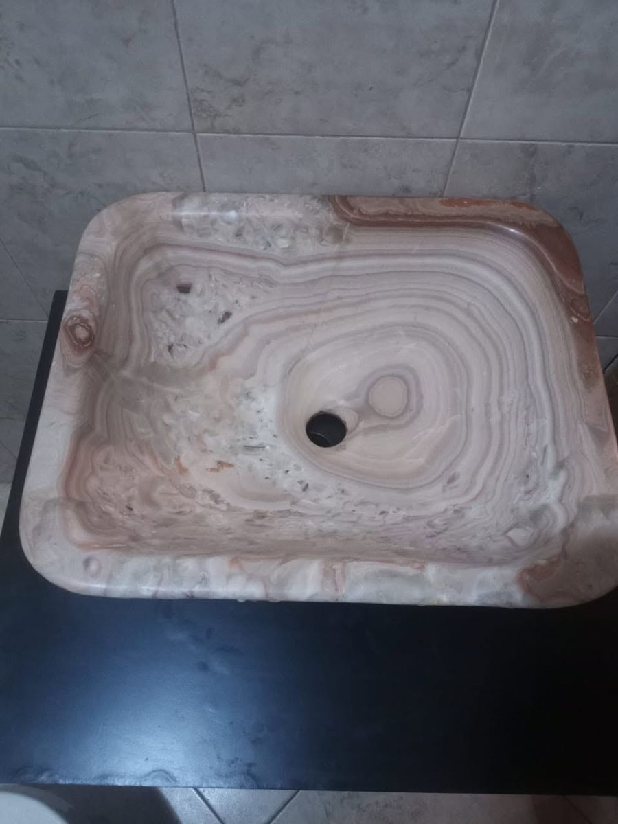 Lavabo tallado en ónix